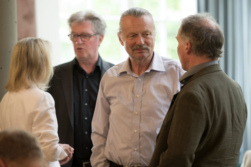 Waiting for the ceremony to start: Burkhard Schnepel (centre left) and Günther Schlee (centre right) talking to guests. © Max Planck Institute for Social Anthropology, Photo: Thomas Meinicke