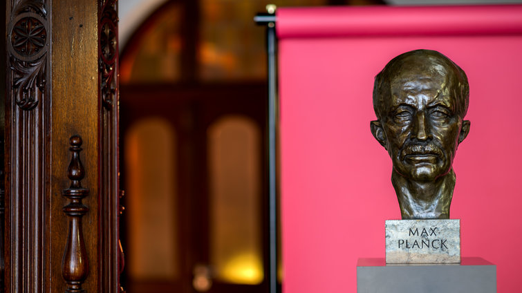 Dem Anwenden muss das Erkennen vorausgehen. (Max Planck)