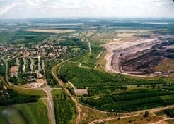 Many of the former residents of Breunsdorf now live in Neukieritzsch, which lies at the edge of the active surface mine "Schleenhain."
