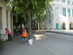 Workfare street-sweepers in Kiskunhalas.