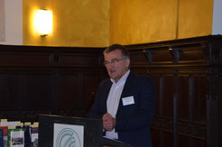 Peer Vries opens the workshop.