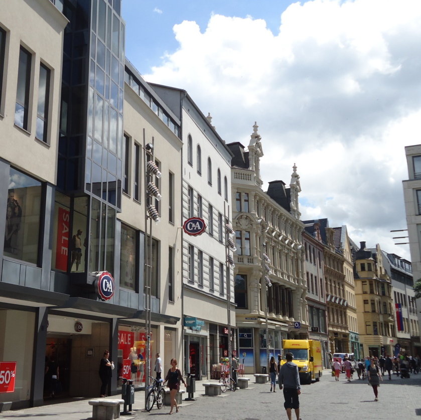 Chain stores of large corporations on Halle’s main shopping street.