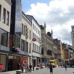 Chain stores of large corporations on Halle’s main shopping street.