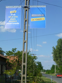 Posters in Tázlár: “Did you know that last year 1.5 million illegal migrants arrived in Europe?”