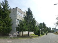 The office block formerly served the managers of Levi-Strauss, and prior to 1988 various socialist enterprises.