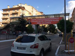 Poster welcoming the Turkish President Erdoğan in Isparta in 2017, with the text: “Dear President, welcome to the city of roses Isparta”. The president in his speech expressed his pleasure in “returning” to Isparta, reading a poem about someone returning to his beloved.