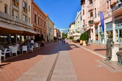 Shopping street in the historical center of Szeged. Photo: Luca Szücs, August 2016.