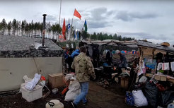 The camp near the construction site at Shiyes (Photo: Тропин Евгений; Source: Commons Wikimedia/ Личная переписка, CC BY-SA 4.0).