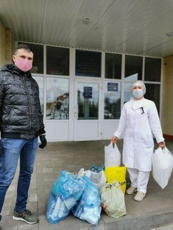 A #ByCovid19 volunteer delivers masks, respirators and snacks for the doctors at a hospital in Hlusk.