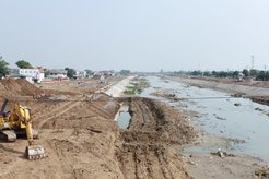 Dredging and riverbank enhancement in Semarang in 2018, photo by Lukas Ley