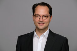 MPI-Alumnus Dominik Müller ist jetzt Inhaber eines neu geschaffenen W3-Lehrstuhls für Kultur- und Sozialanthropologie an der Friedrich-Alexander-Universität Erlangen-Nürnberg
