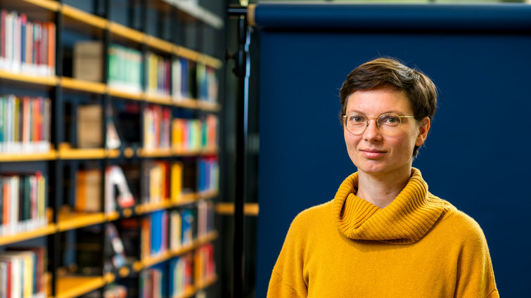 Hanna Nieber:
In meiner Forschung beschäftige ich mich mit madagassischen Astronom:innen, die sich, in Madagaskar verankert, mit der Welt vernetzen, indem sie sich der Erforschung des Weltalls widmen.