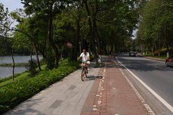 Figure 3. Cycle lane on the sidewalk (signaled by the red tiles), but the shared bike user cycled in the pedestrian area, 2019.