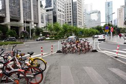 Figure 7: shared bikes parked in the safe island in the middle of a crossing, 2019.